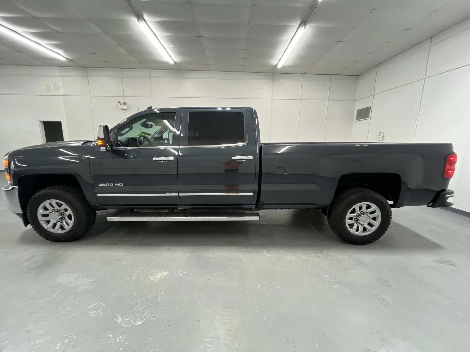 Used 2019 GRAPHITE METALLIC Chevrolet LTZ image 5