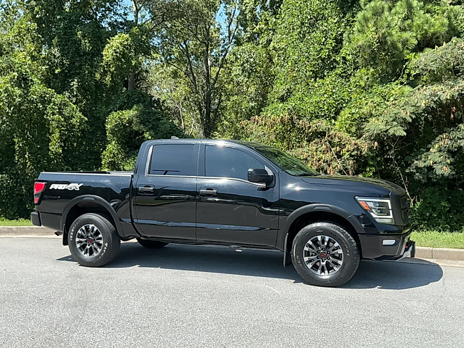 Used 2023  Nissan Crew Cab PRO-4X 4x4 image 1