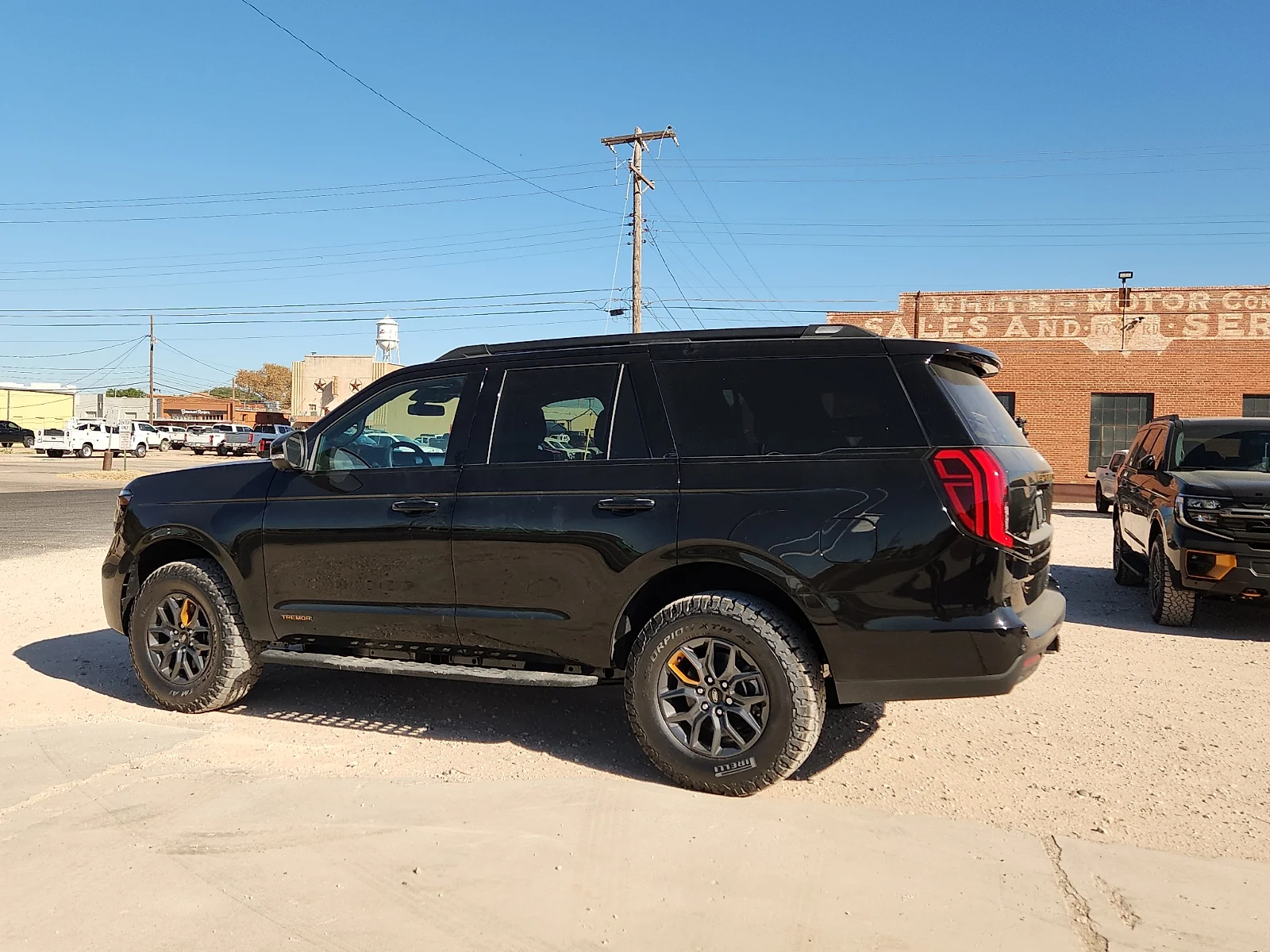 New 2027 Agate Black Metallic Ford Tremor image 4