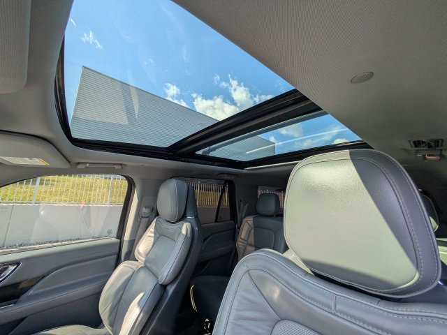 Used 2018 Black Lincoln Reserve image 21