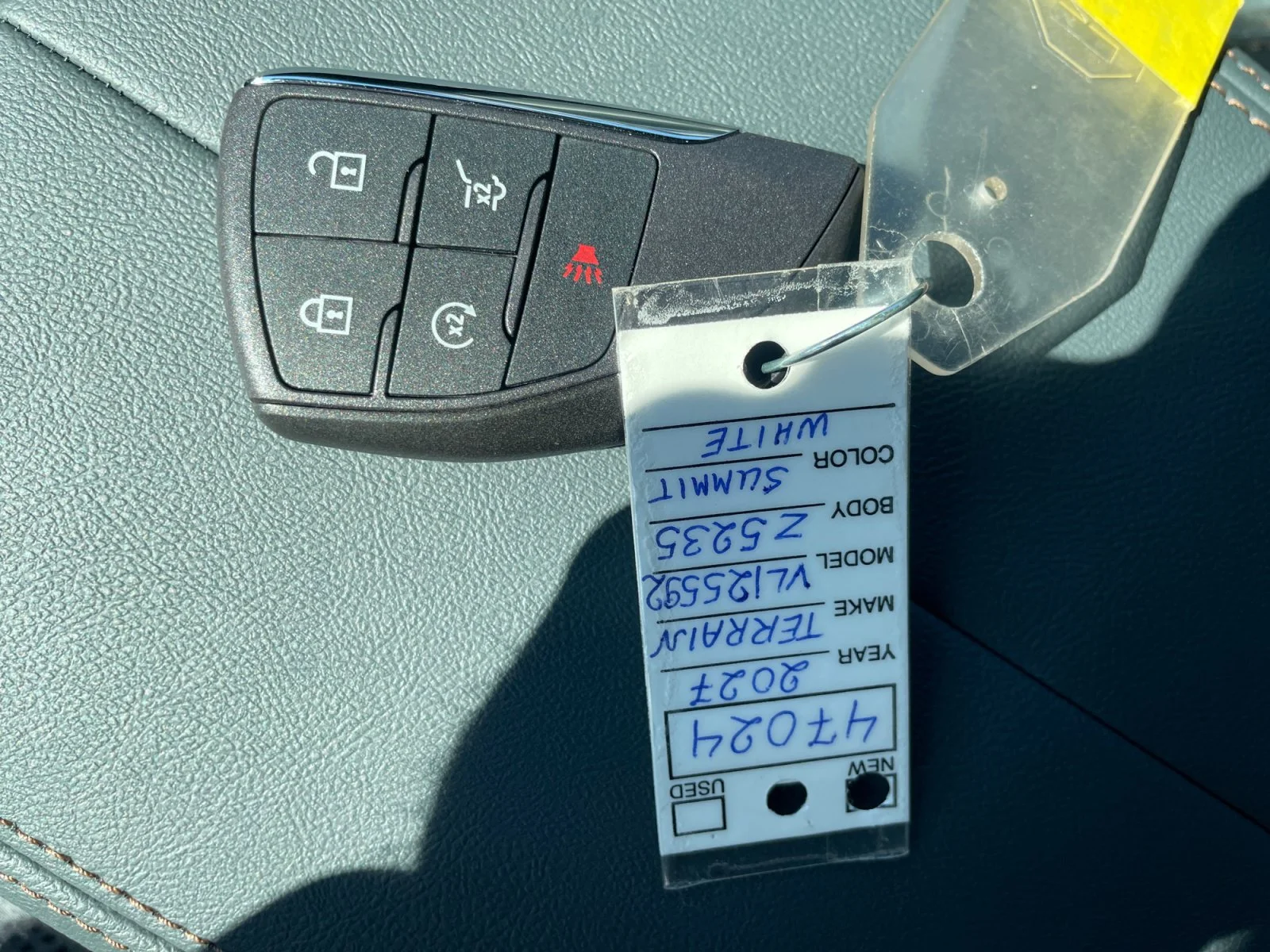 New 2027 Summit White GMC AWD AT4 image 25