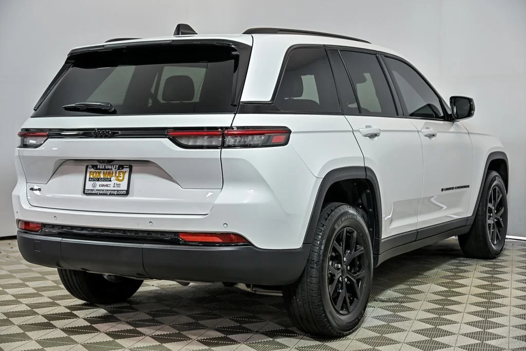 Used 2024 White Jeep Altitude X image 8