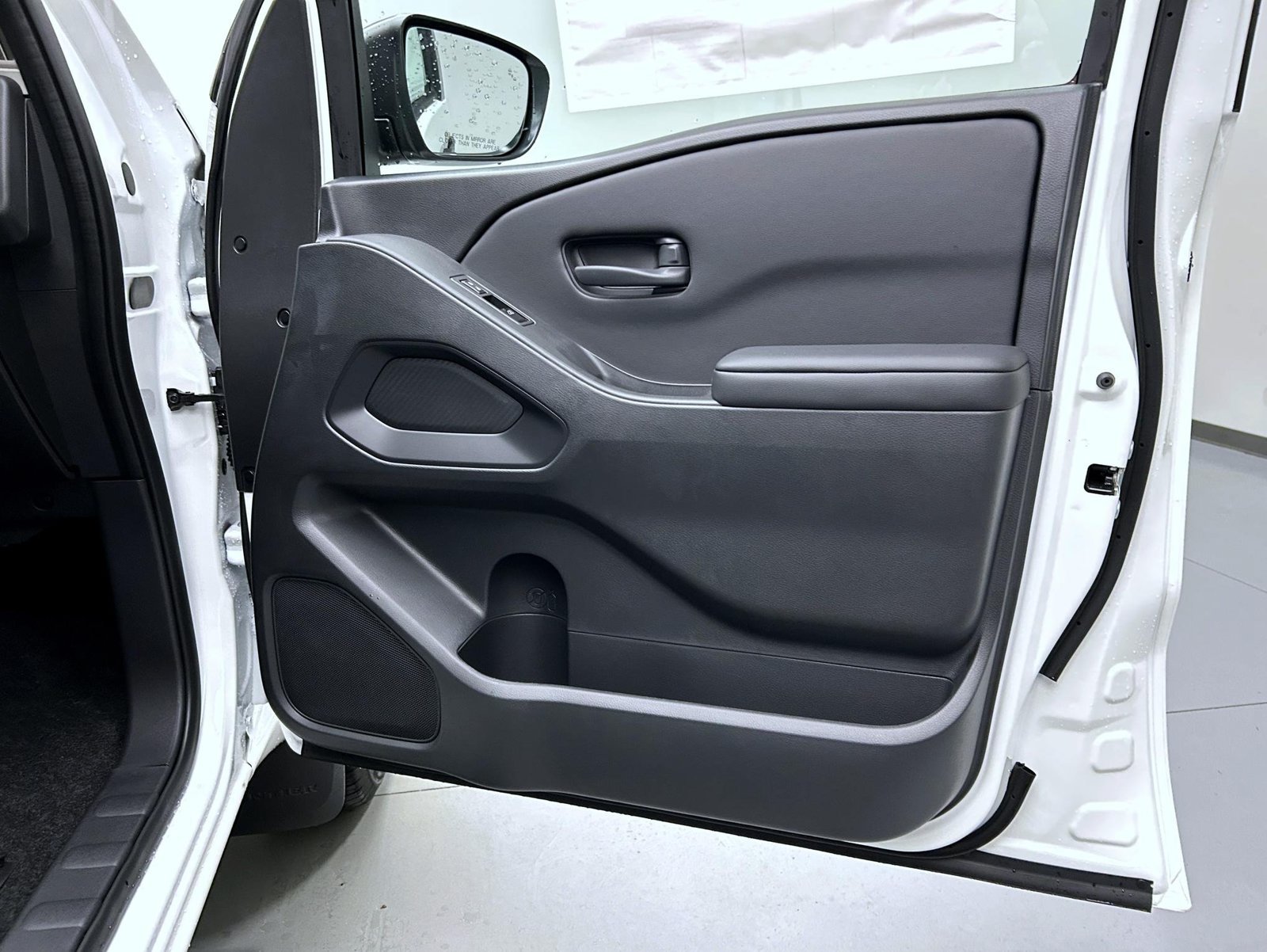 New 2027 Glacier White Nissan S image 16