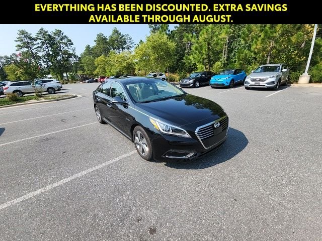 Used 2017 Black Hyundai Limited image 3