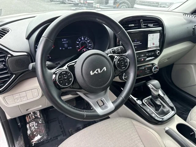 Used 2022 White Kia EX image 2