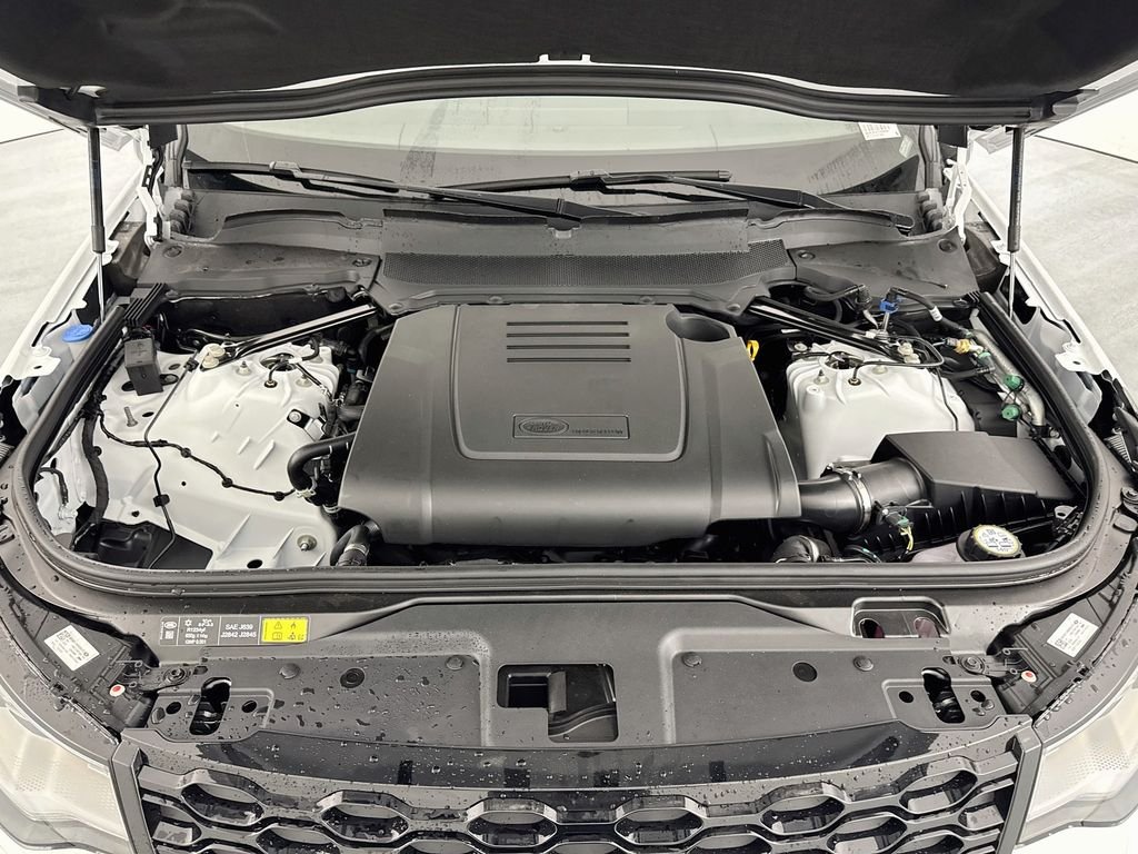 New 2026 Fuji White Land Rover Dynamic SE image 32