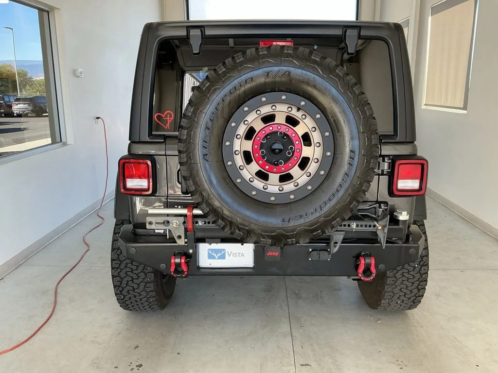 Used 2022 Crystal Metallic Jeep Rubicon image 5