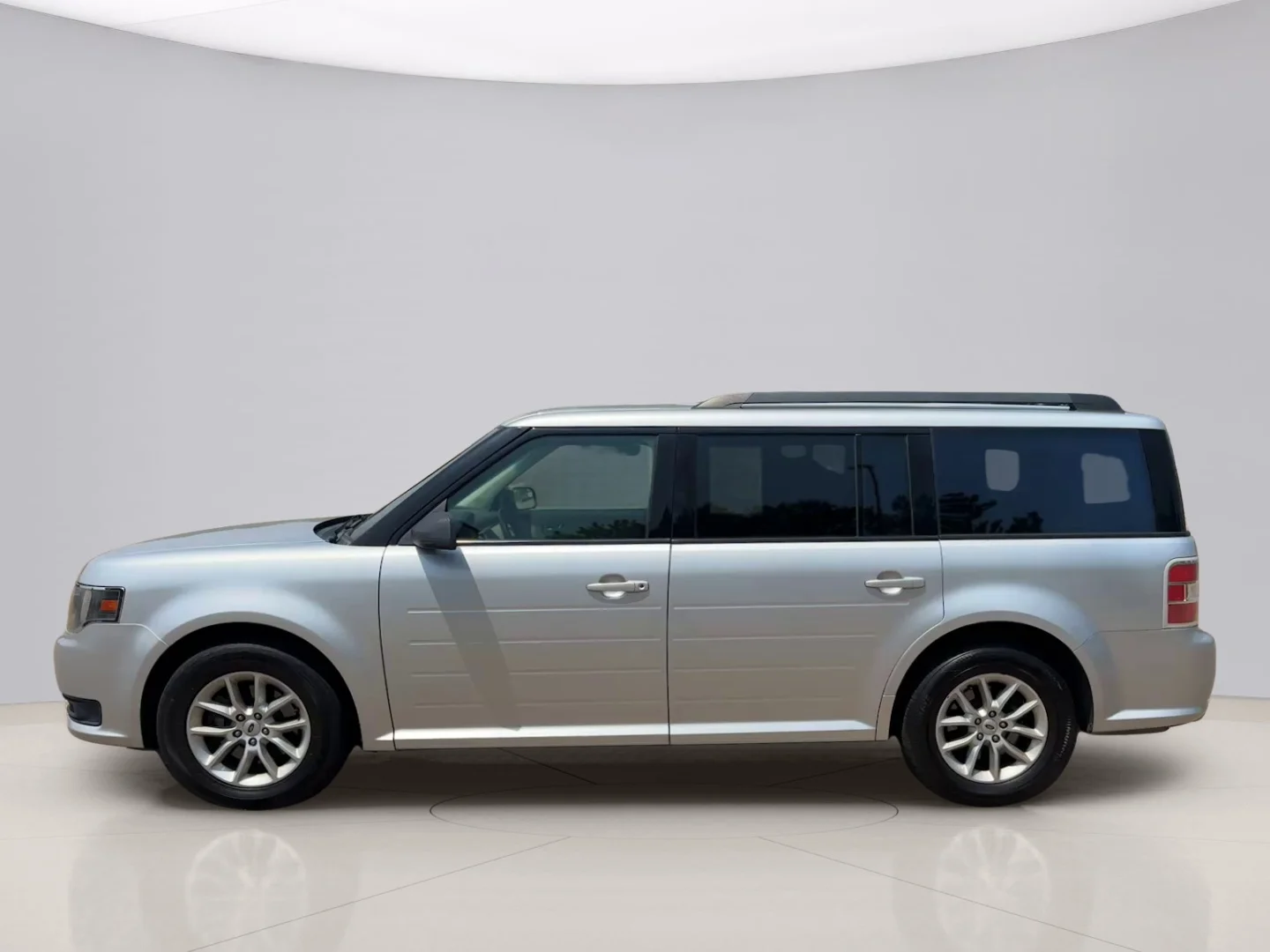 Used 2016 Silver Ford SE image 2