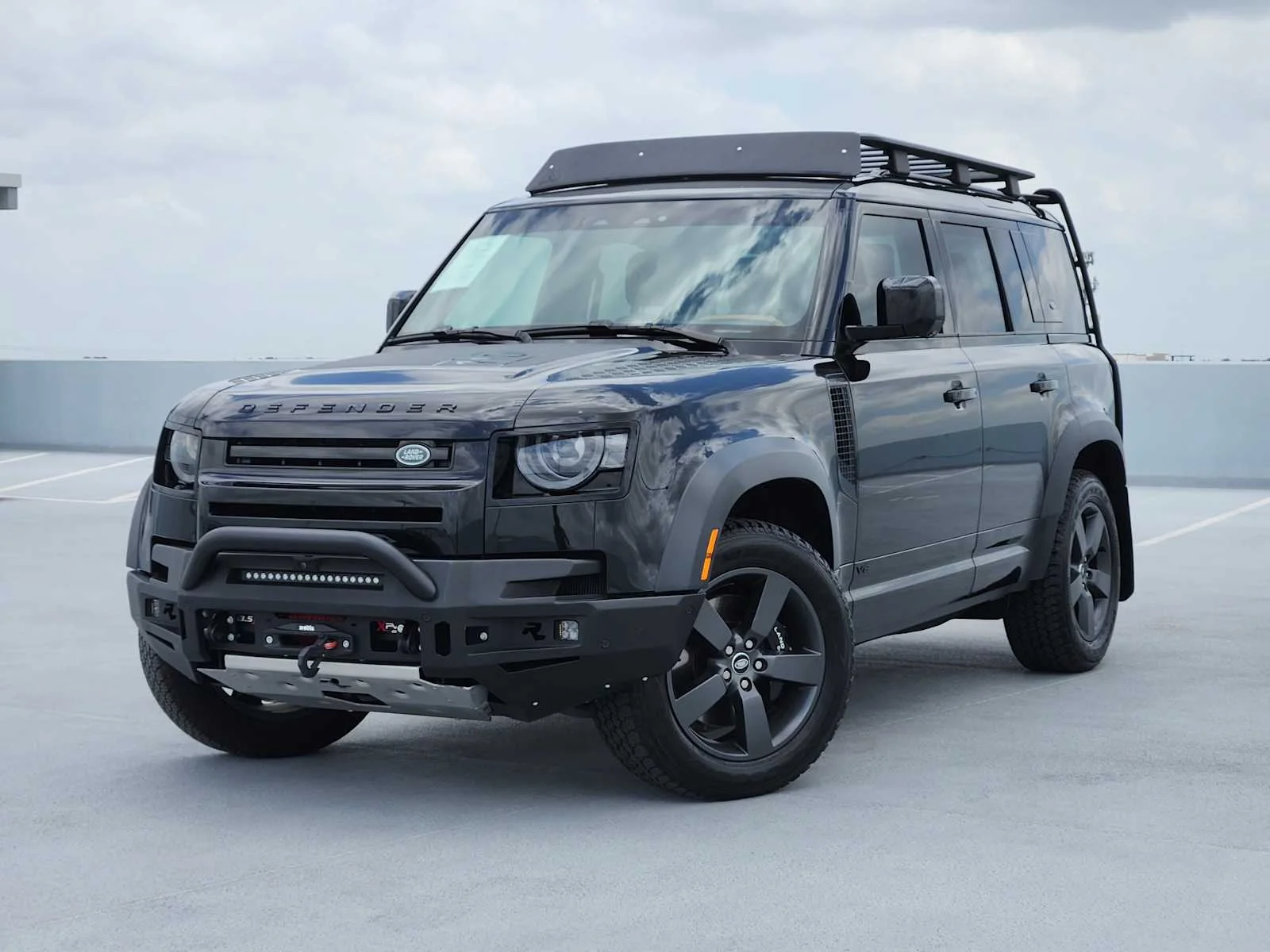 2024 Land Rover Defender 110 V8 P525's photo