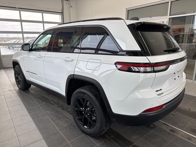 New 2026 Bright White Clear-Coat Exterior Paint Jeep Altitude image 3