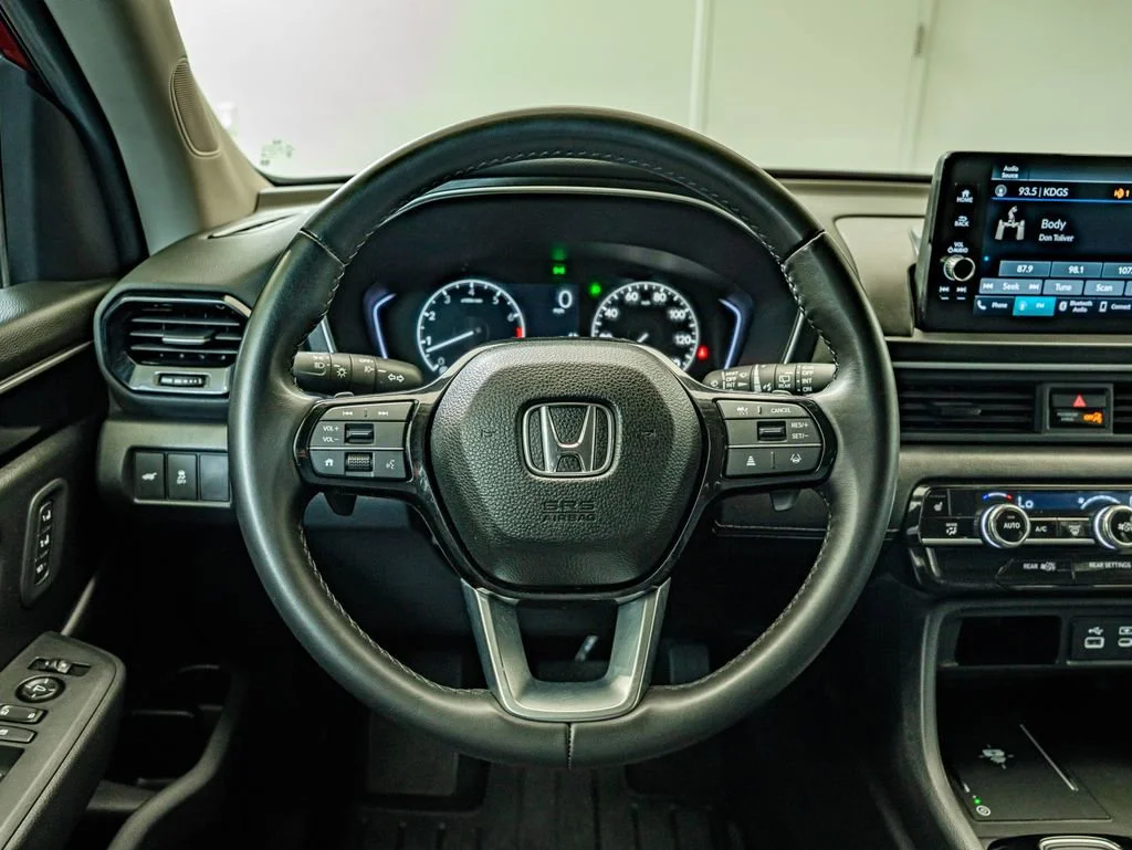 Used 2025 Radiant Red Metallic Ii Honda EX-L image 21
