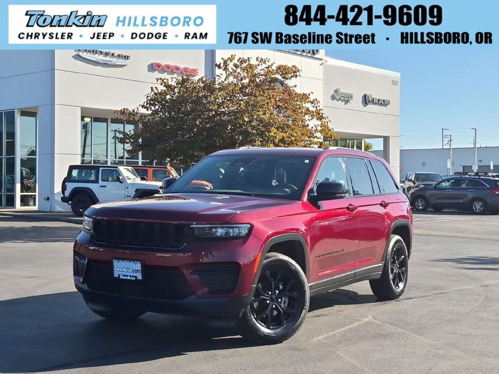 Used 2025 Red Jeep Altitude image 1