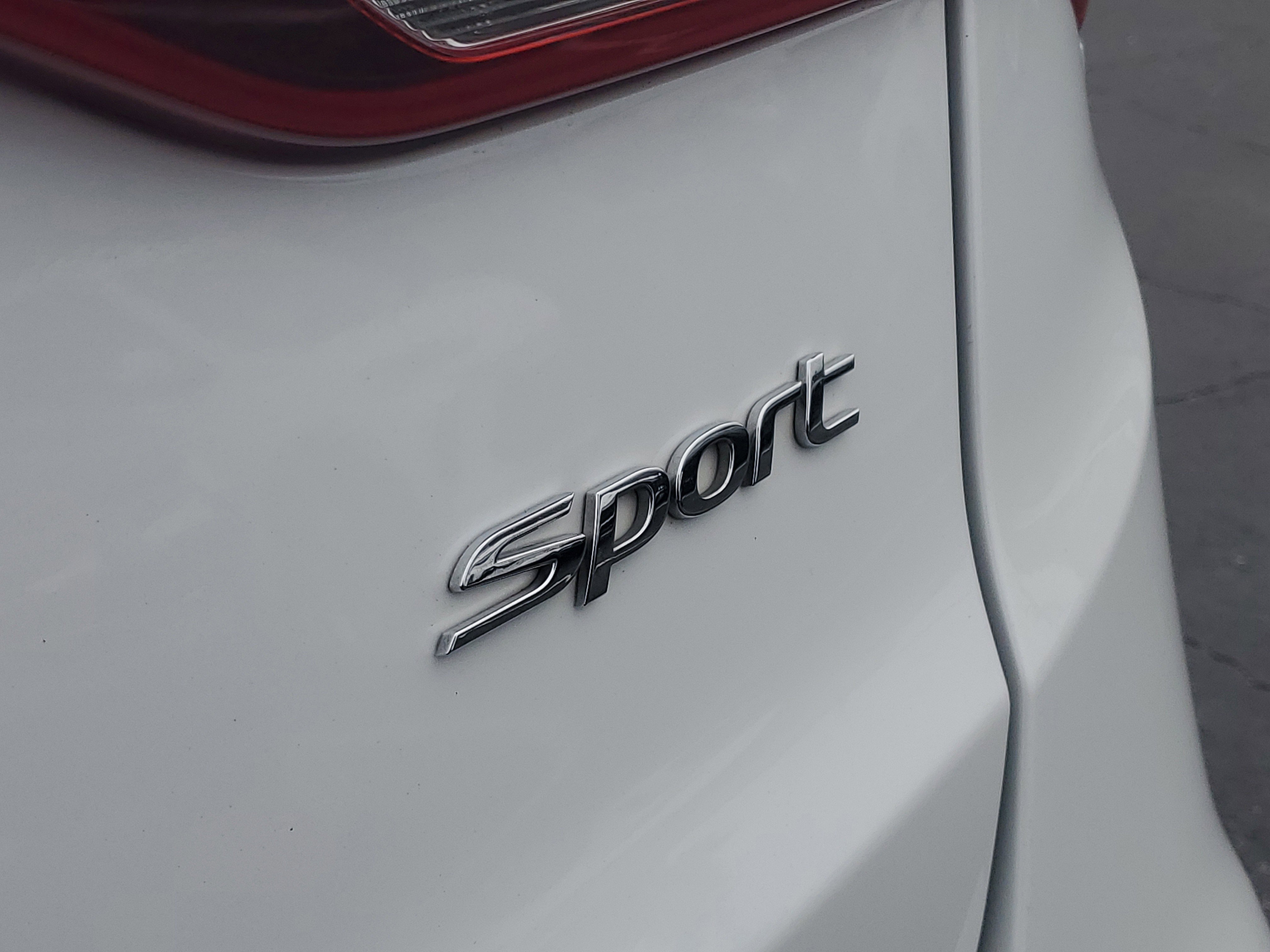 Used 2018 Pearl White Hyundai 2.4L image 11