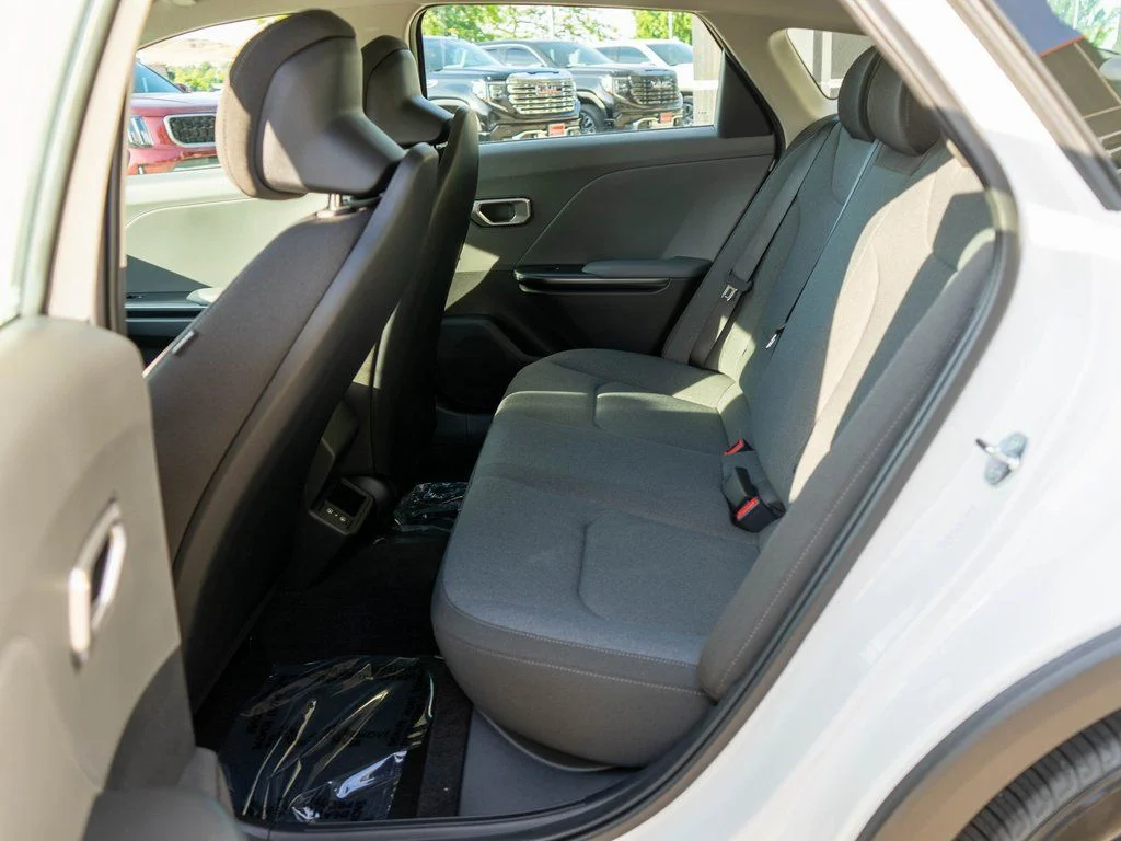 2025 Kia K4 LX - Photo 12