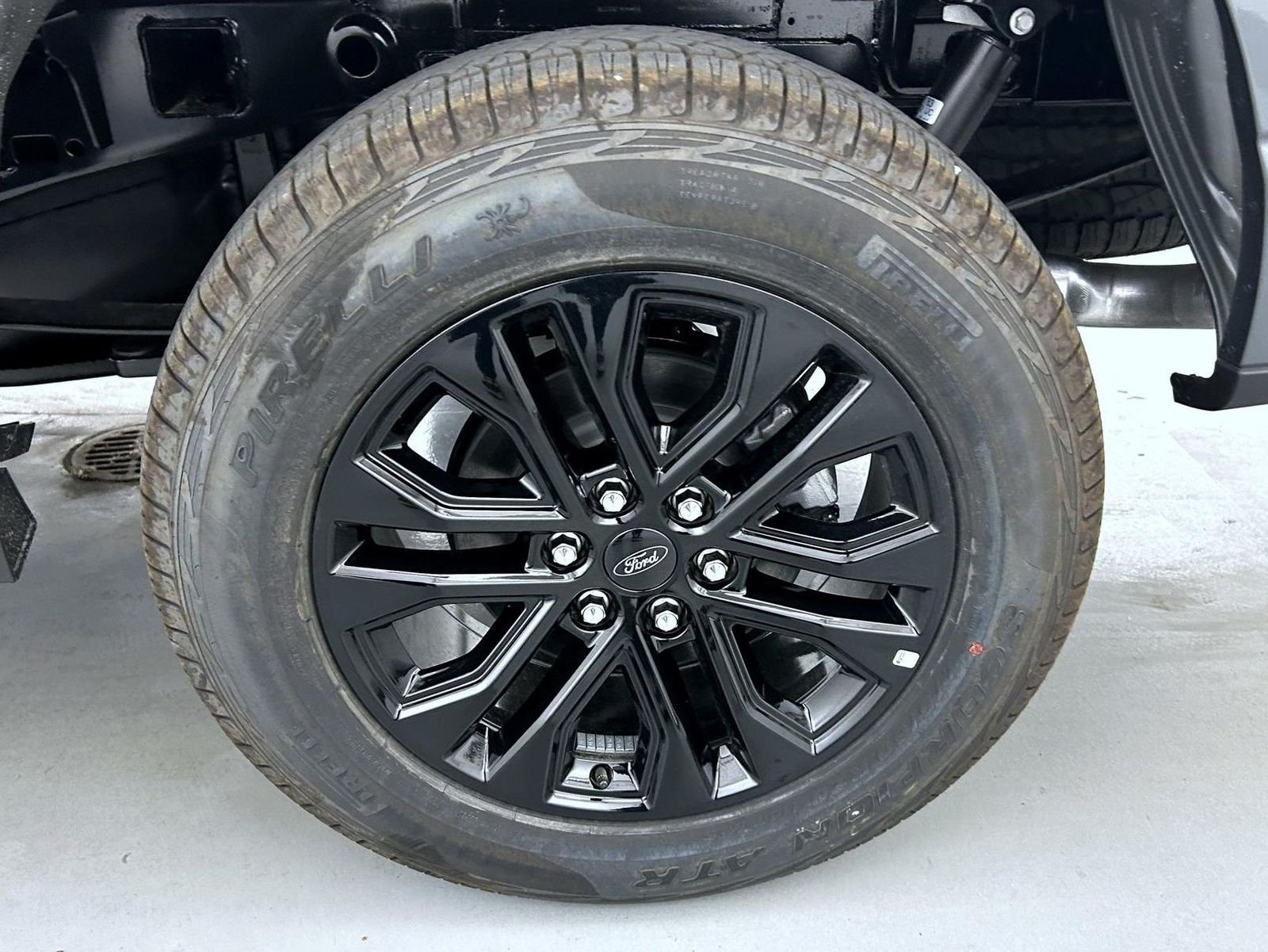 New 2026 Carbonized Gray Metallic Ford XLT image 23