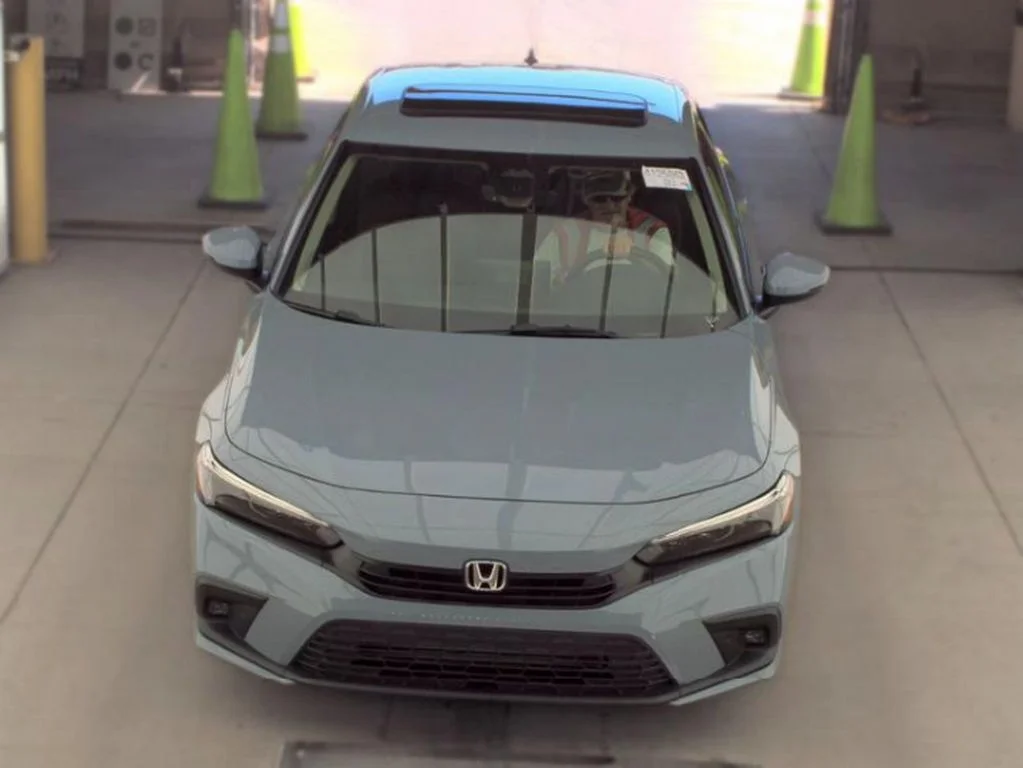 Used 2023  Honda Touring image 2
