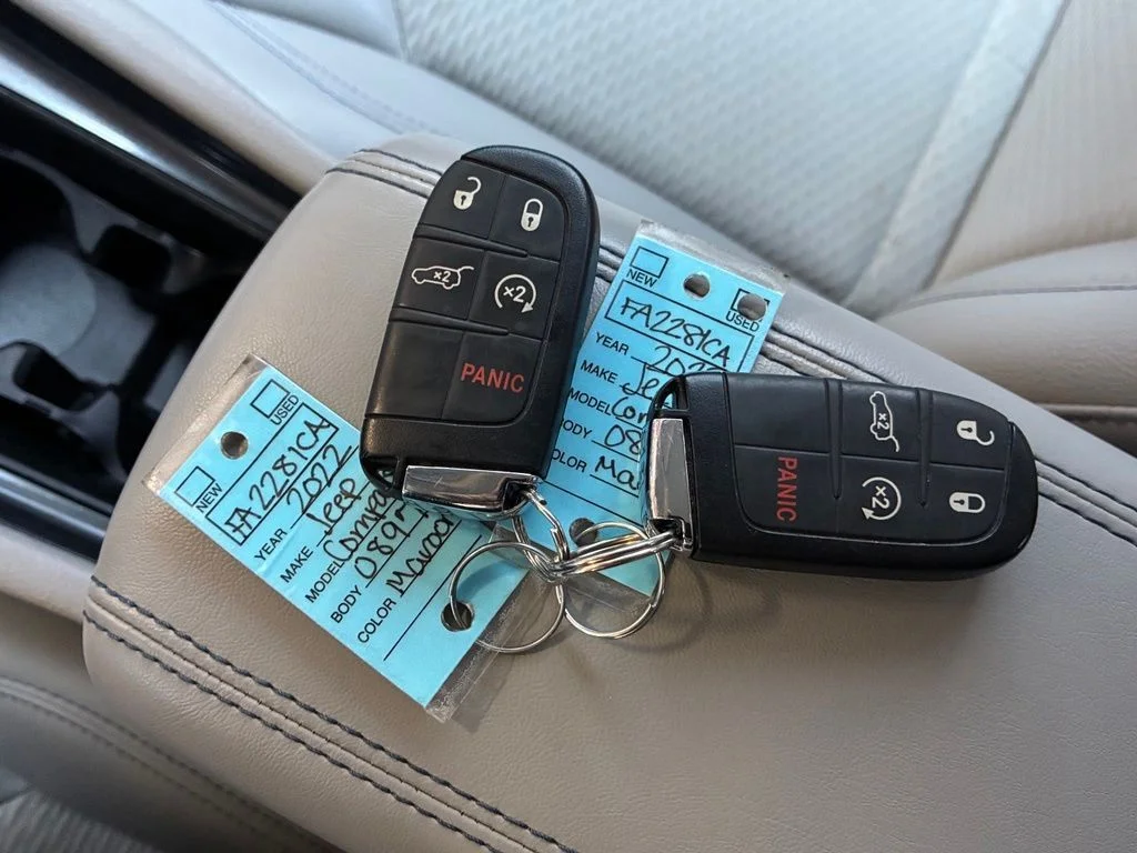 Used 2022 Red Jeep Latitude image 60