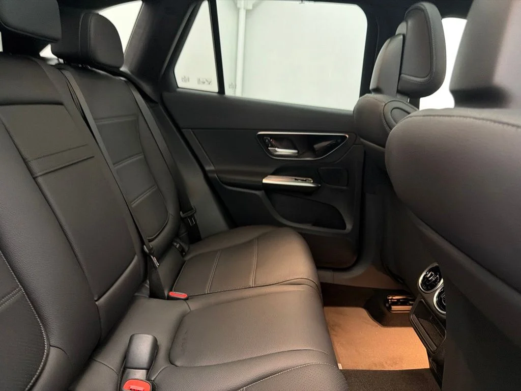 New 2027 Black Mercedes-Benz GLC 300 image 25