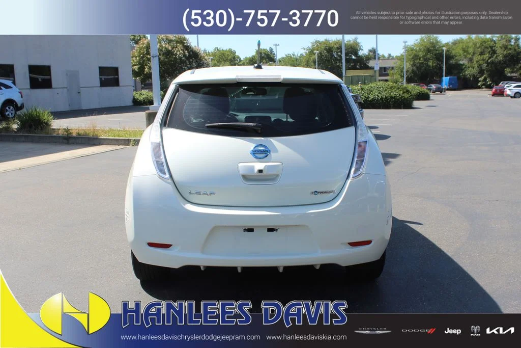 Used 2012 White Nissan SV image 8
