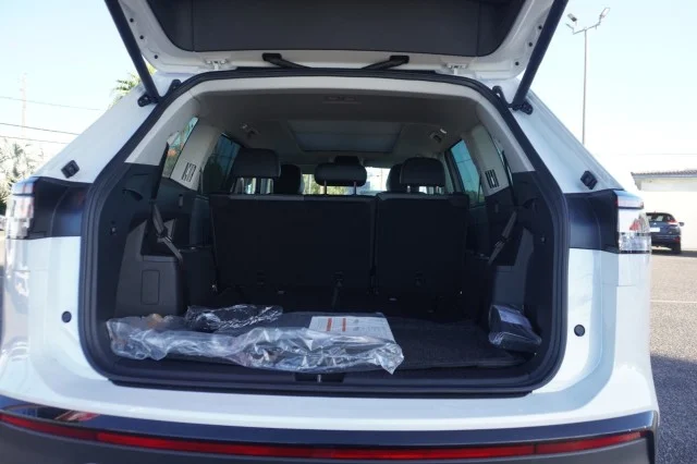 New 2027 Opal White Pearl Volkswagen SE w/Technology image 9