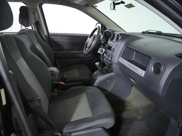 Used 2015 Gray Jeep Altitude image 10