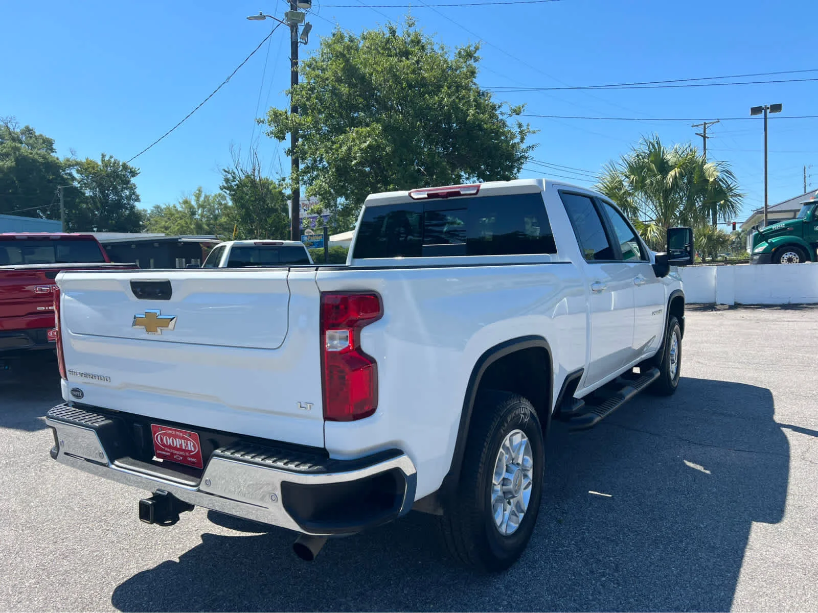 Used 2025 Summit White Chevrolet LT image 3
