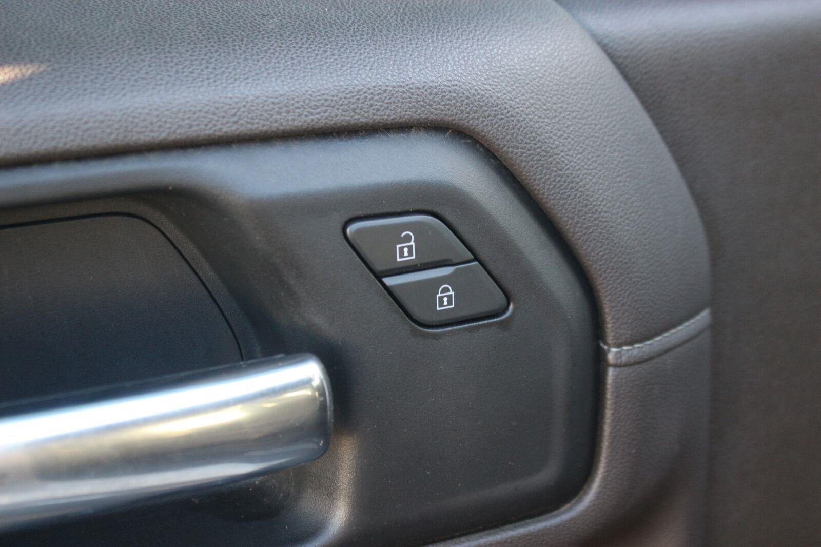 Used 2022 SUMMIT WHITE Chevrolet LT image 15