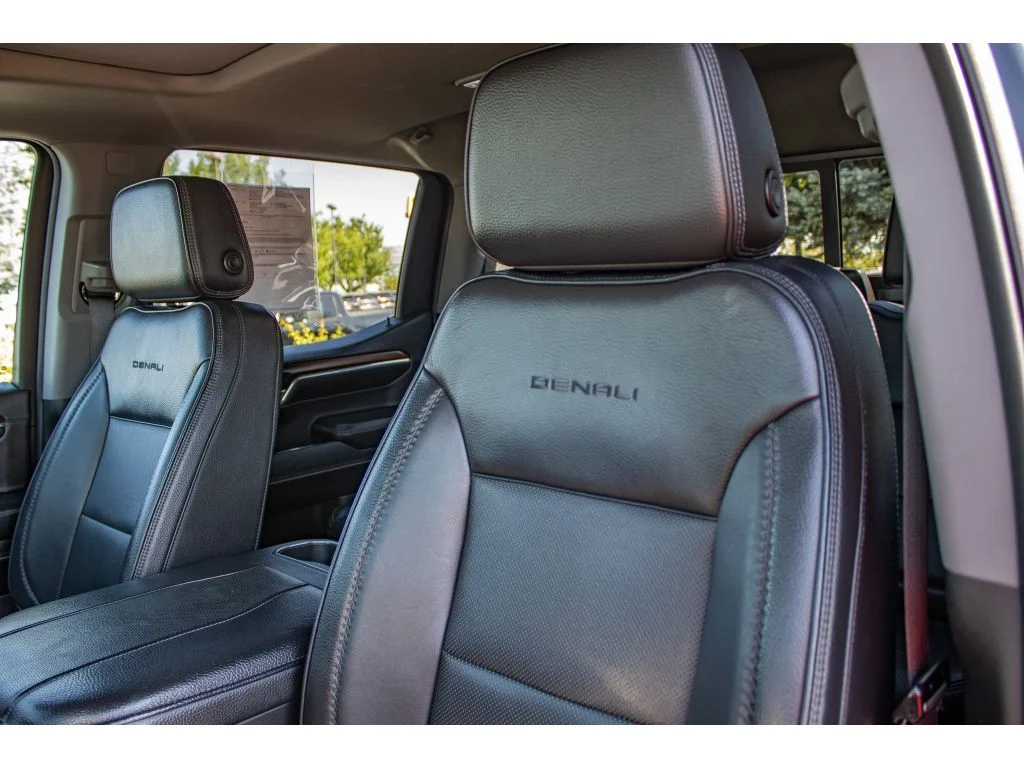 Used 2024 Onyx Black GMC Denali image 33
