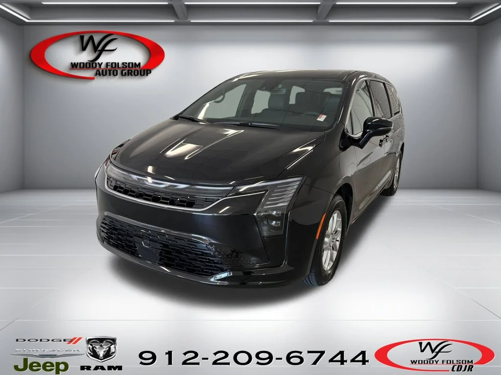 New 2027 Diamond Black Crystal Pearl-Coat Paint Chrysler Select image 1
