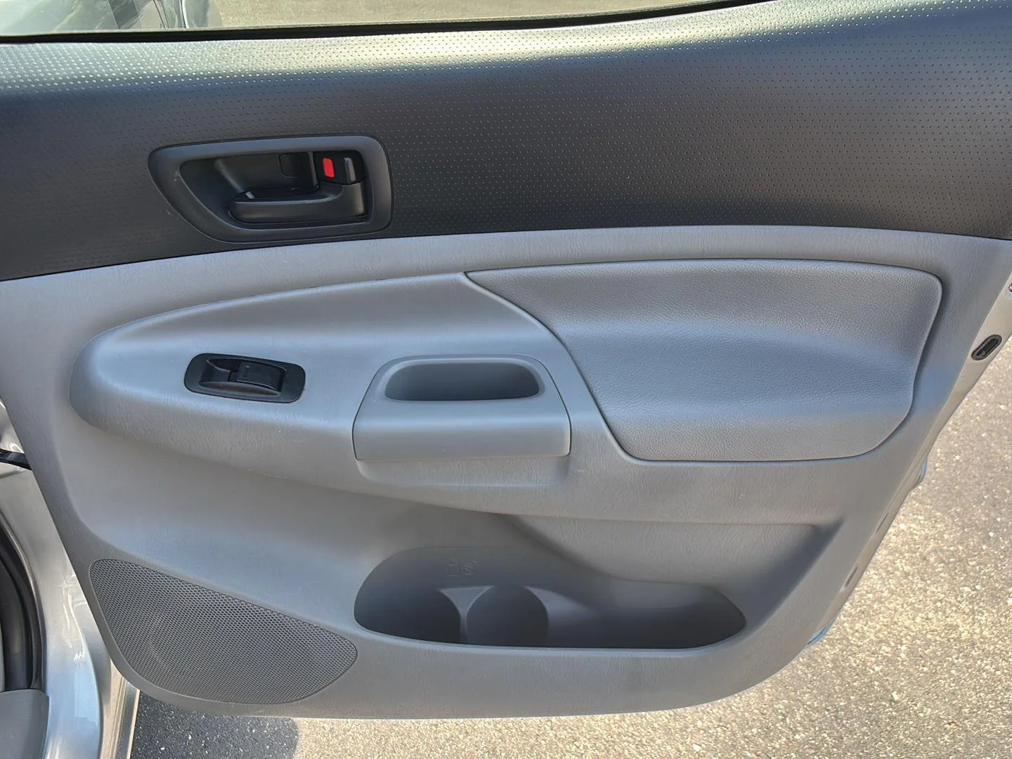 Used 2014 Silver Sky Metallic Toyota  image 20