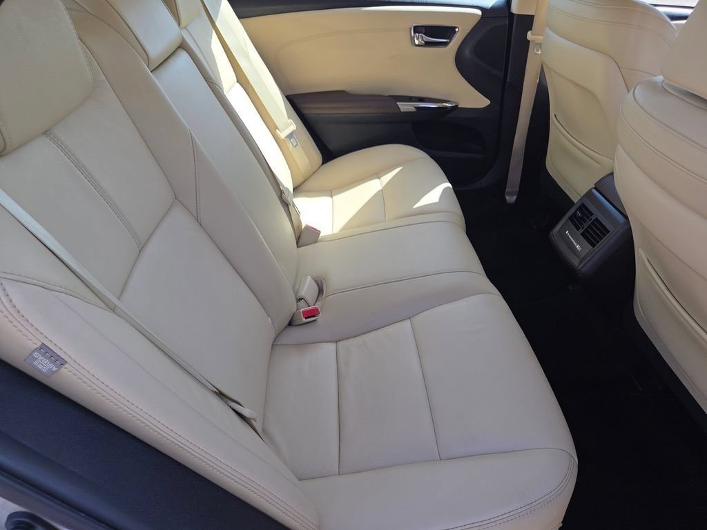 Certified Used 2018 Creme Brulee Toyota XLE Premium image 6