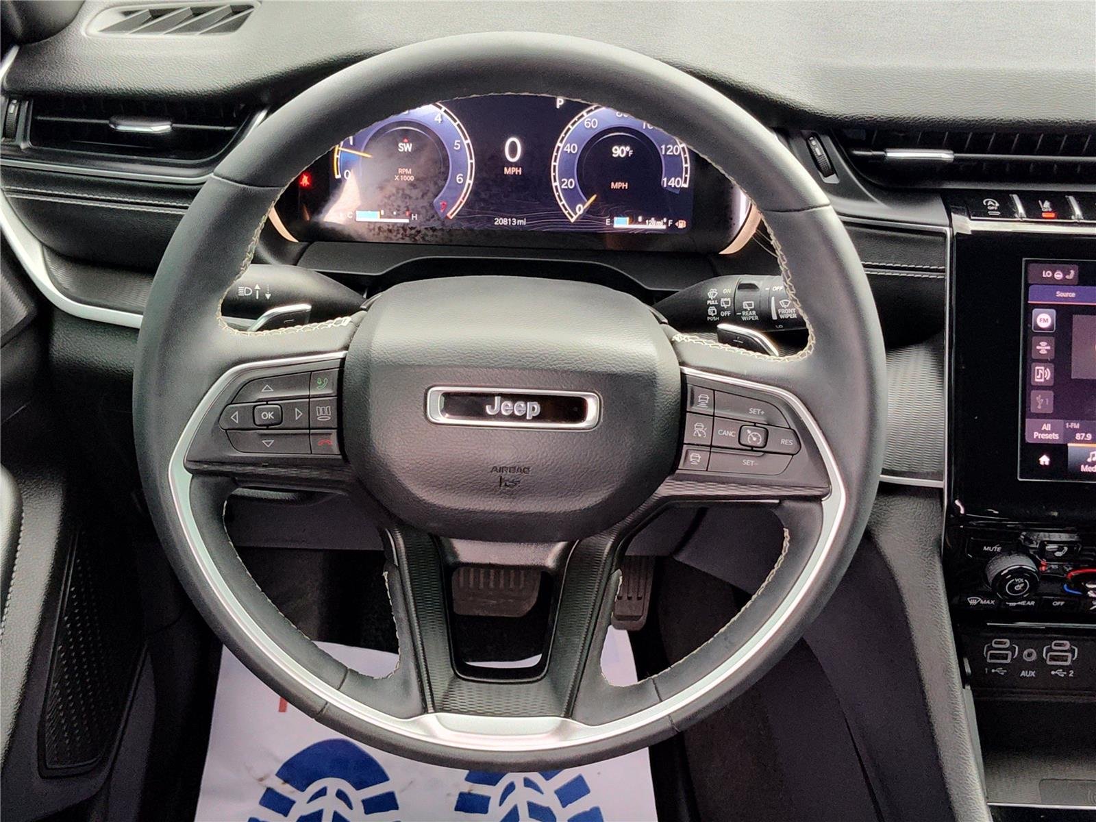 Used 2024 WHITE JEEP LARE image 18