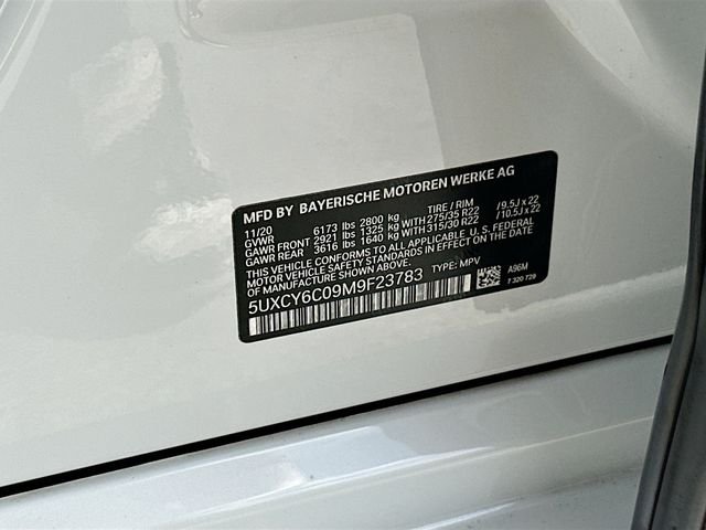 Used 2021 White BMW xDrive40i image 36