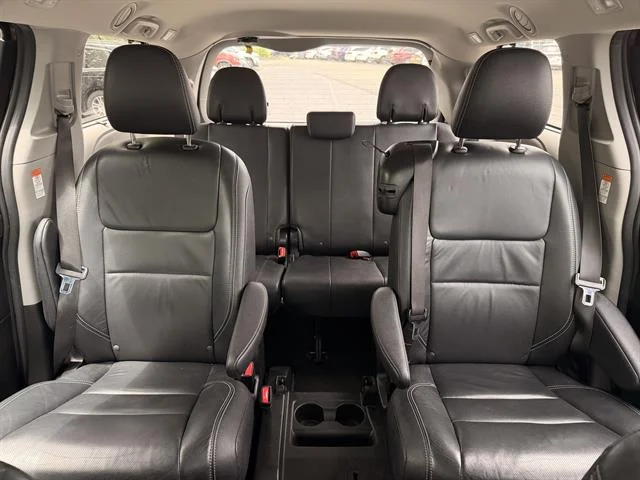 Used 2017 Salsa Red Pearl Toyota SE Premium 8-Passenger image 22