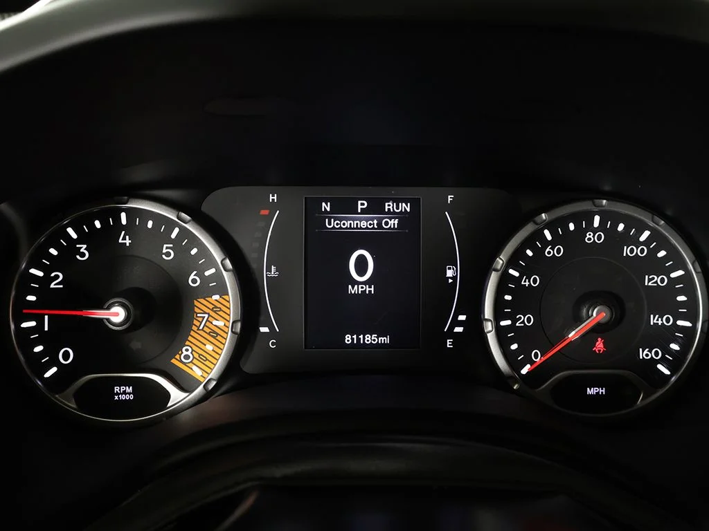 Used 2020 Red Jeep Latitude image 31