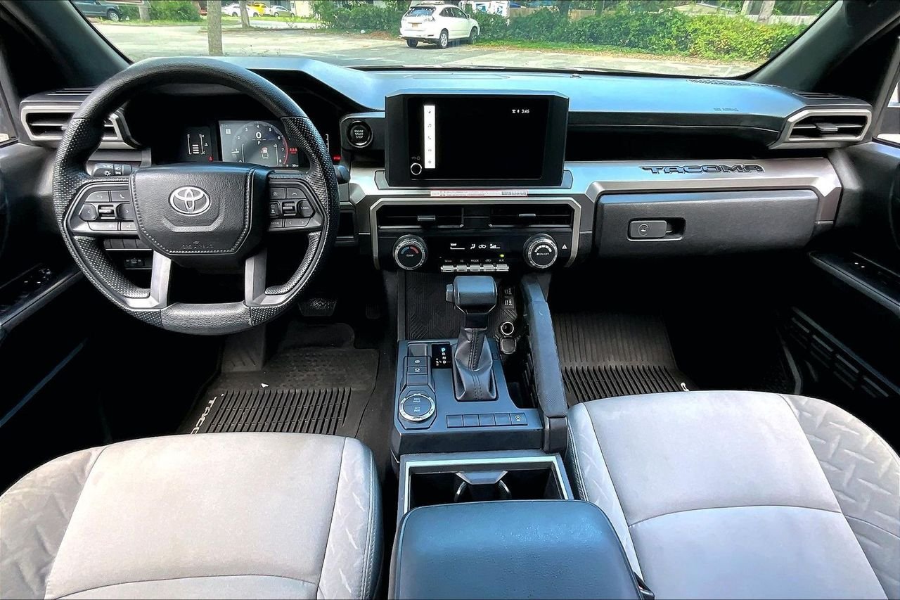 Used 2025  Toyota SR5 image 7