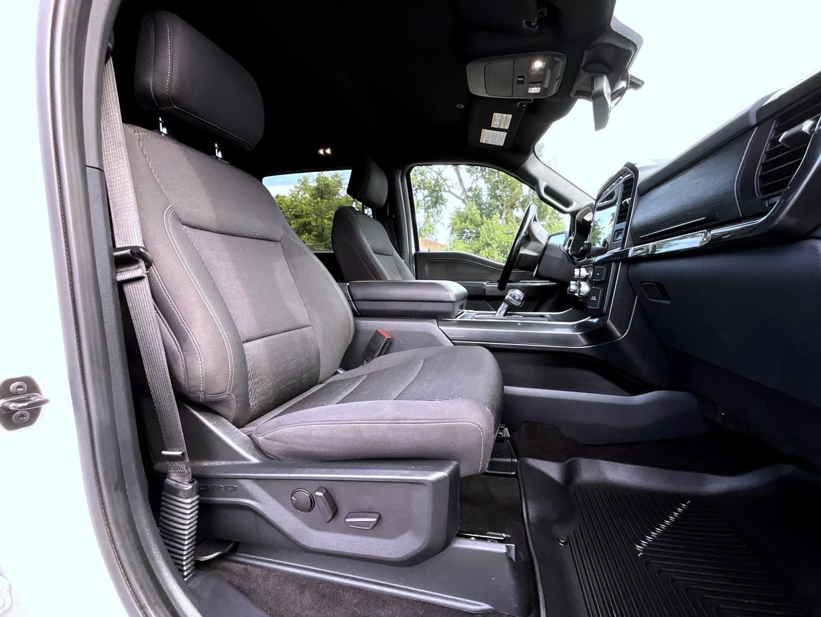 Used 2021 White Ford XLT image 18
