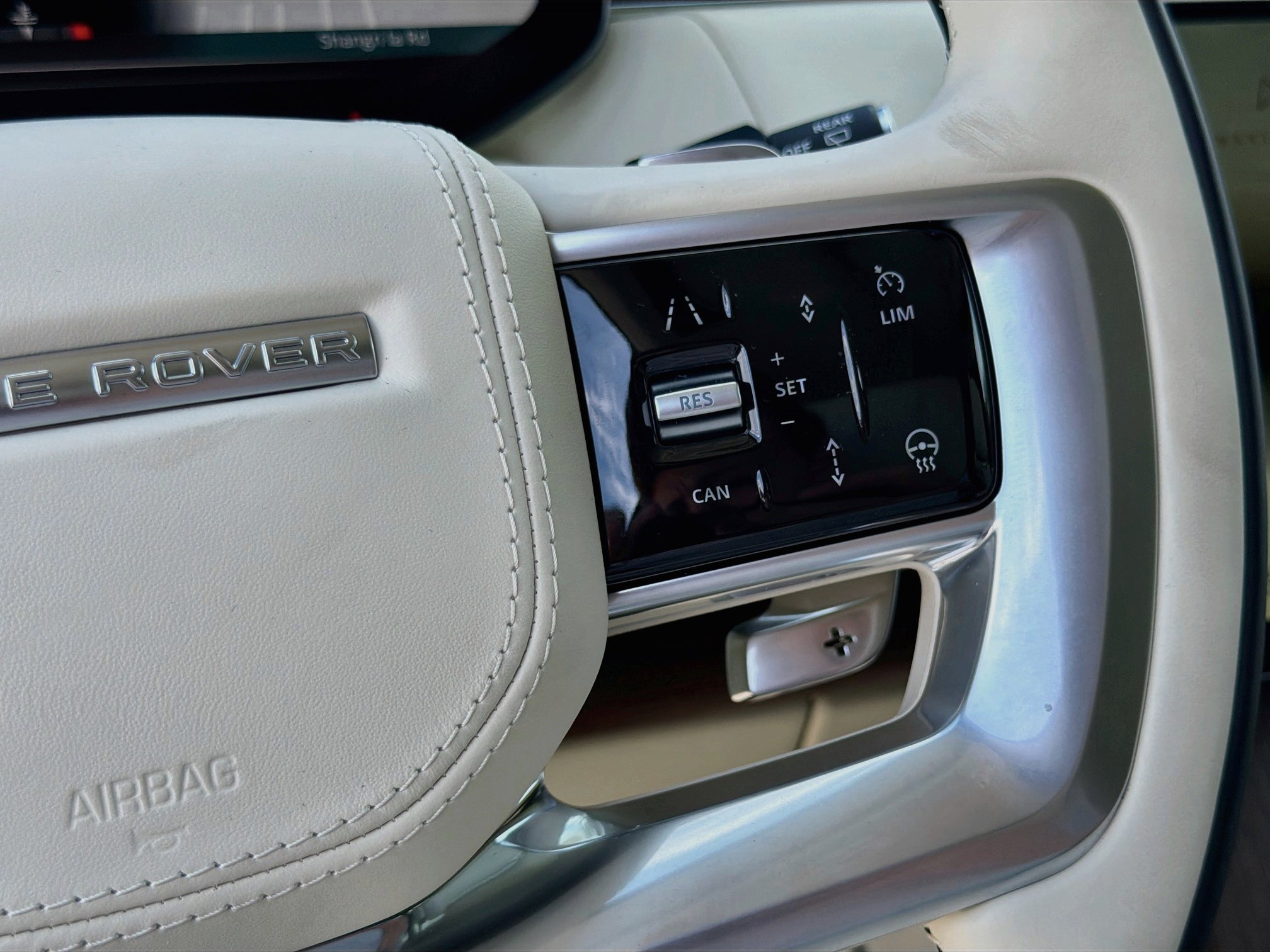New 2026 Eiger Grey LAND ROVER SE 7 Seats image 40