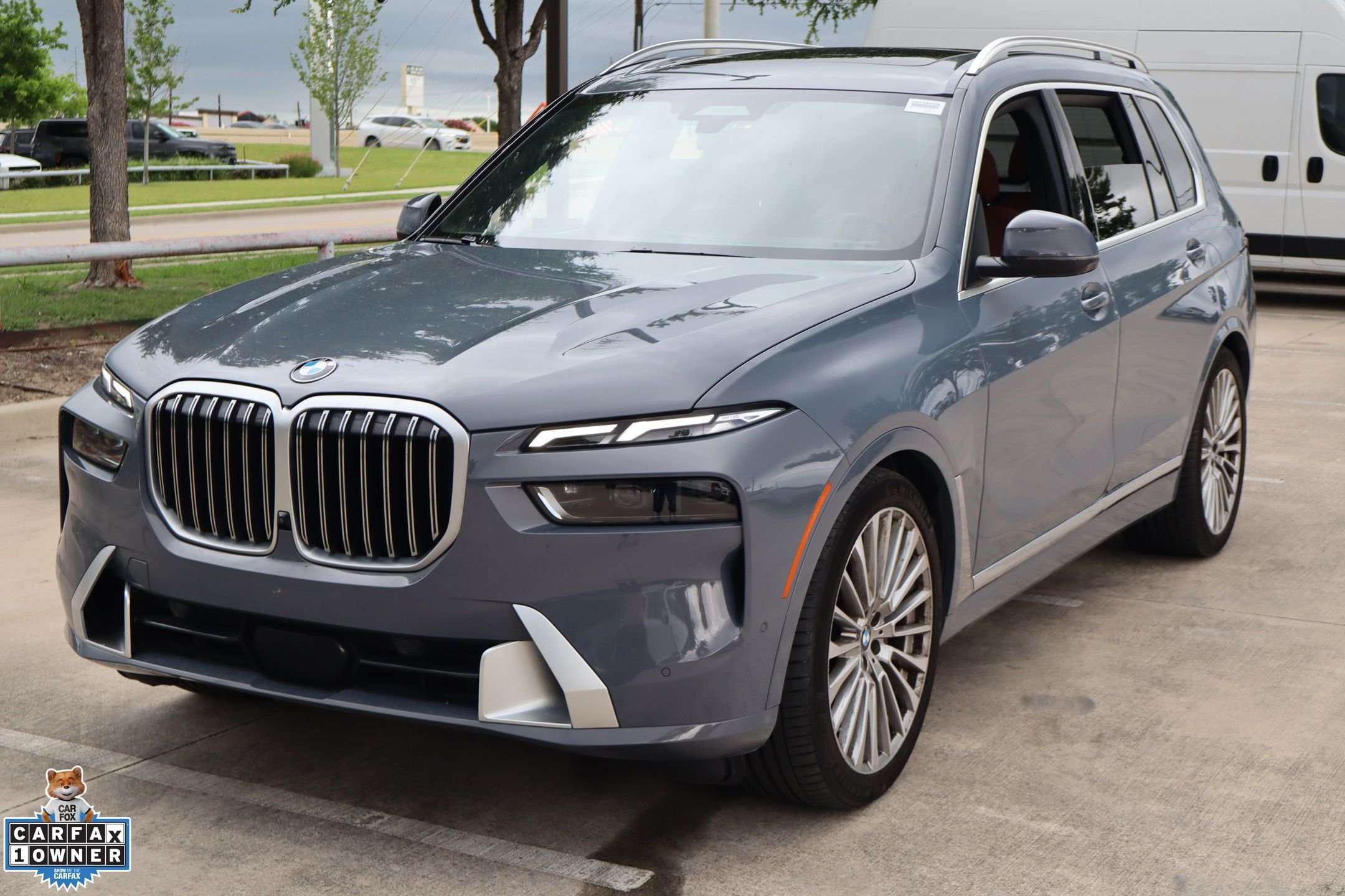 Used 2024  BMW xDrive40i image 8