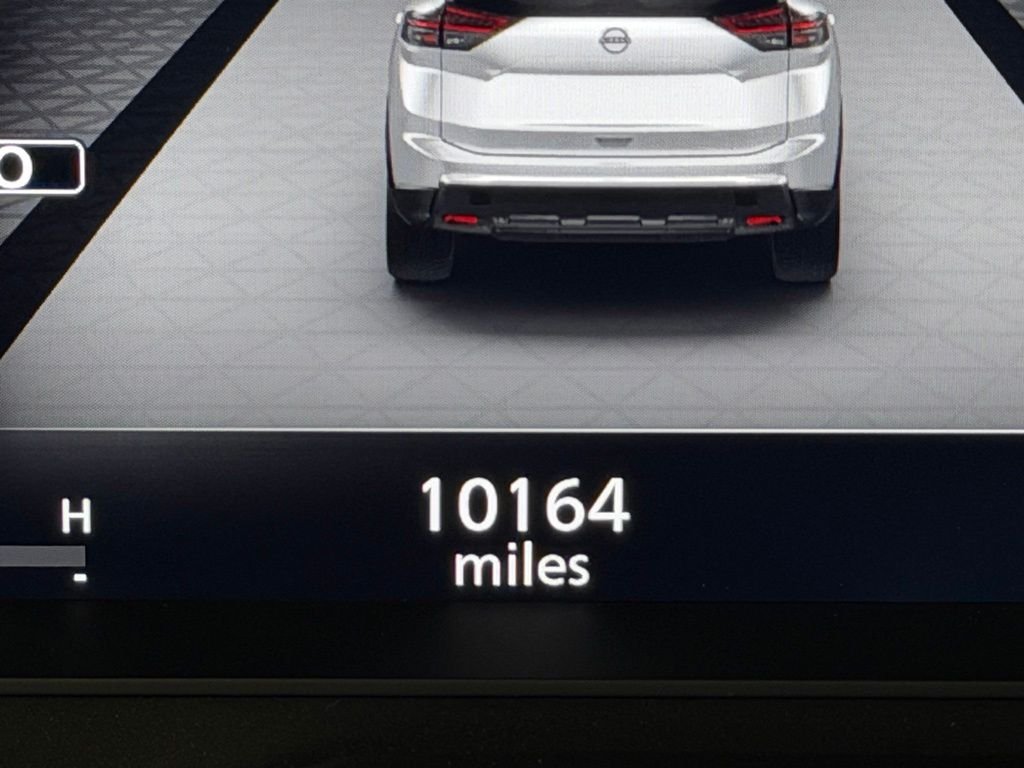 Used 2026 Gold Nissan Platinum image 15