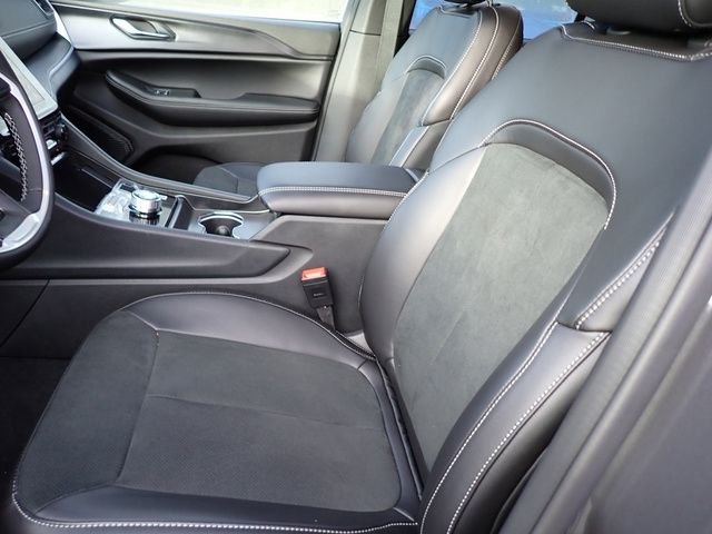 2025 Jeep Grand Cherokee Altitude - Photo 11