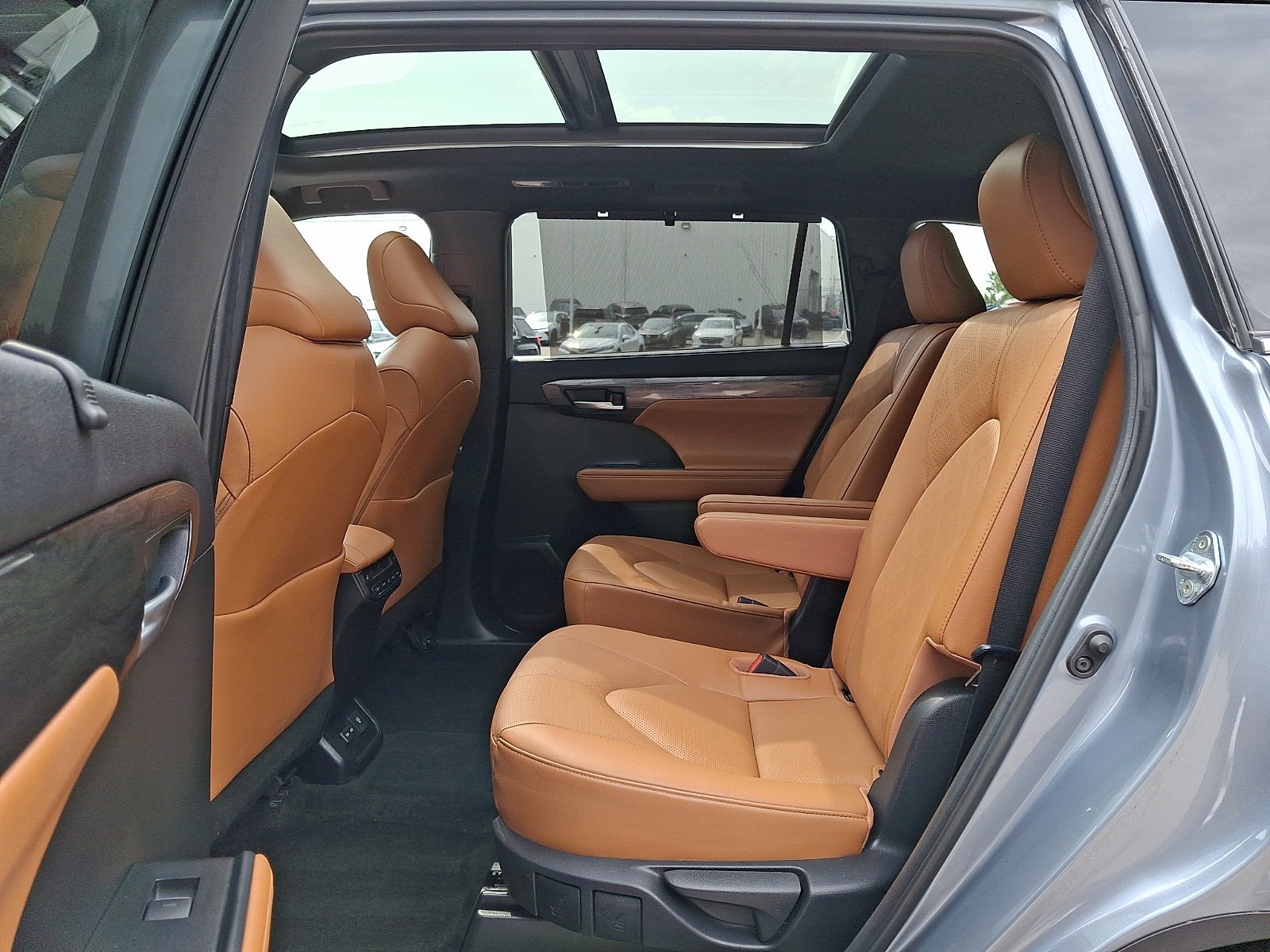 Used 2023 Moon Dust Toyota Platinum image 10