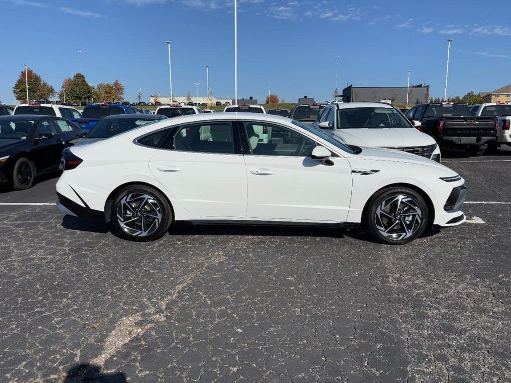 Certified Used 2026 White Hyundai SEL Sport image 2