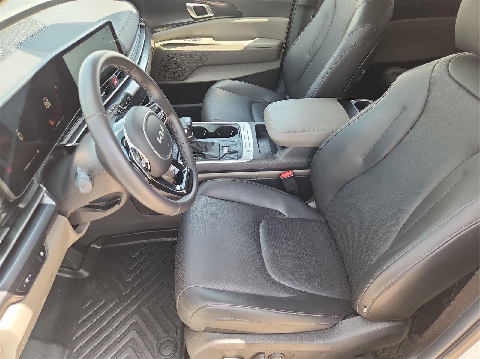 2025 Kia Carnival MPV photo 19 of 33