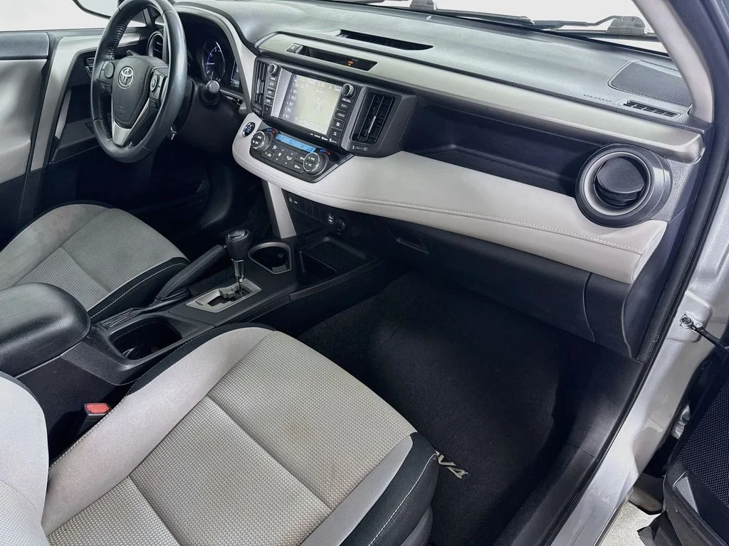 Used 2016 Silver Sky Metallic Toyota XLE image 27