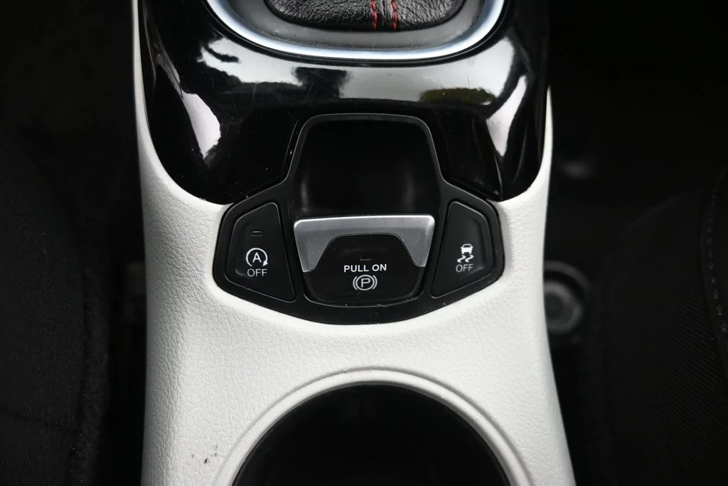 Used 2020 White Jeep Limited image 21