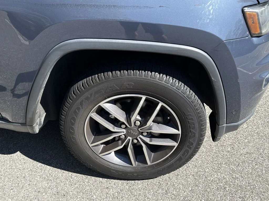 Used 2019 Blue Jeep Limited image 9