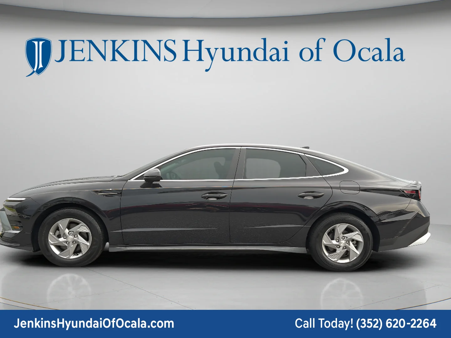 Used 2025 Carbon Blue Hyundai SE image 6