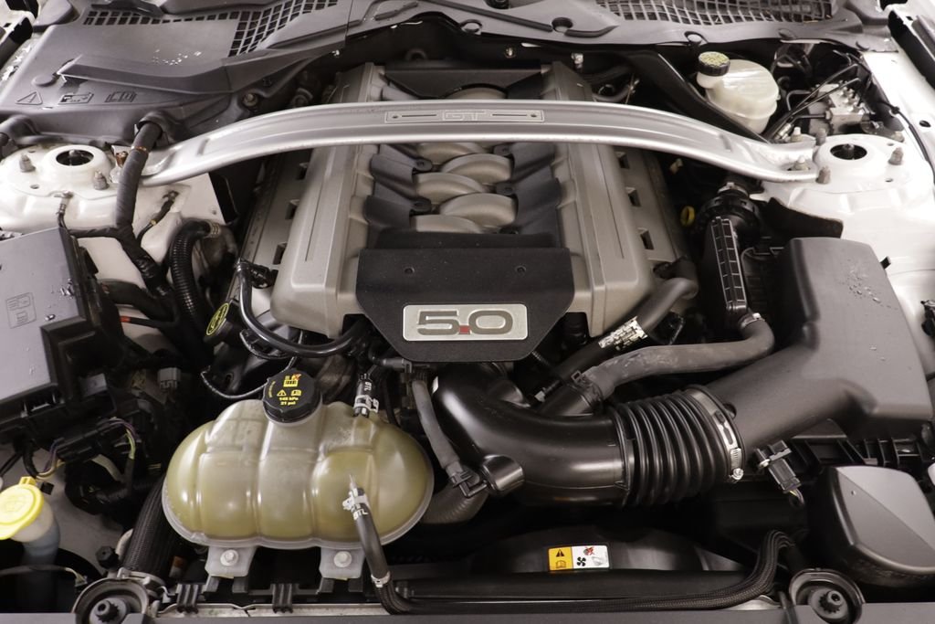 Used 2017 Oxford White Ford GT Premium image 21