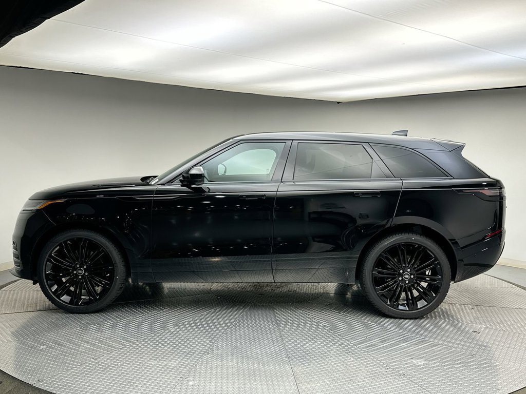 Used 2026 Santorini Black Metallic Land Rover Dynamic SE image 2